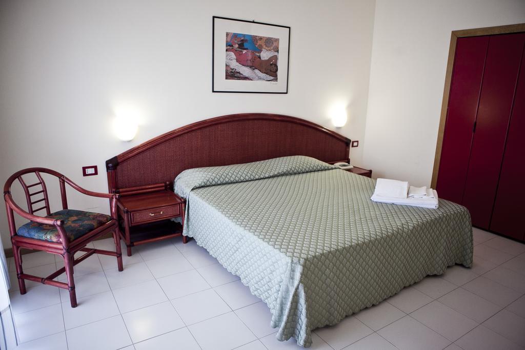 Hotel Club Helios Noto Buitenkant foto