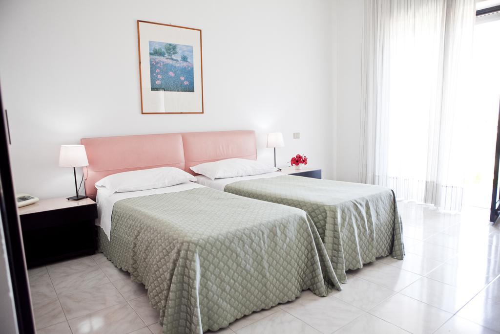 Hotel Club Helios Noto Buitenkant foto