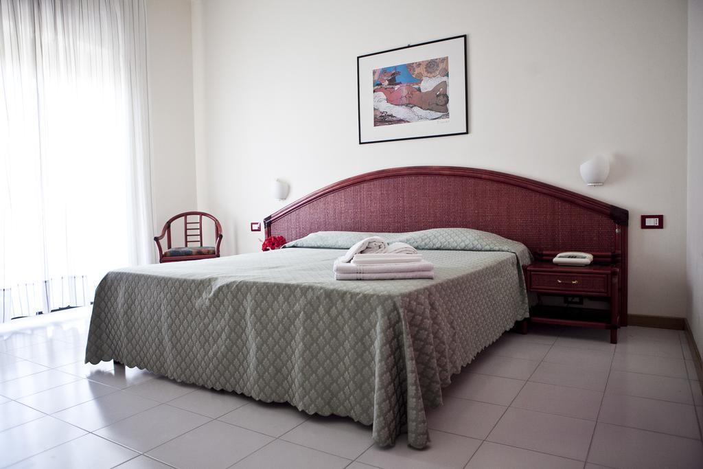 Hotel Club Helios Noto Kamer foto
