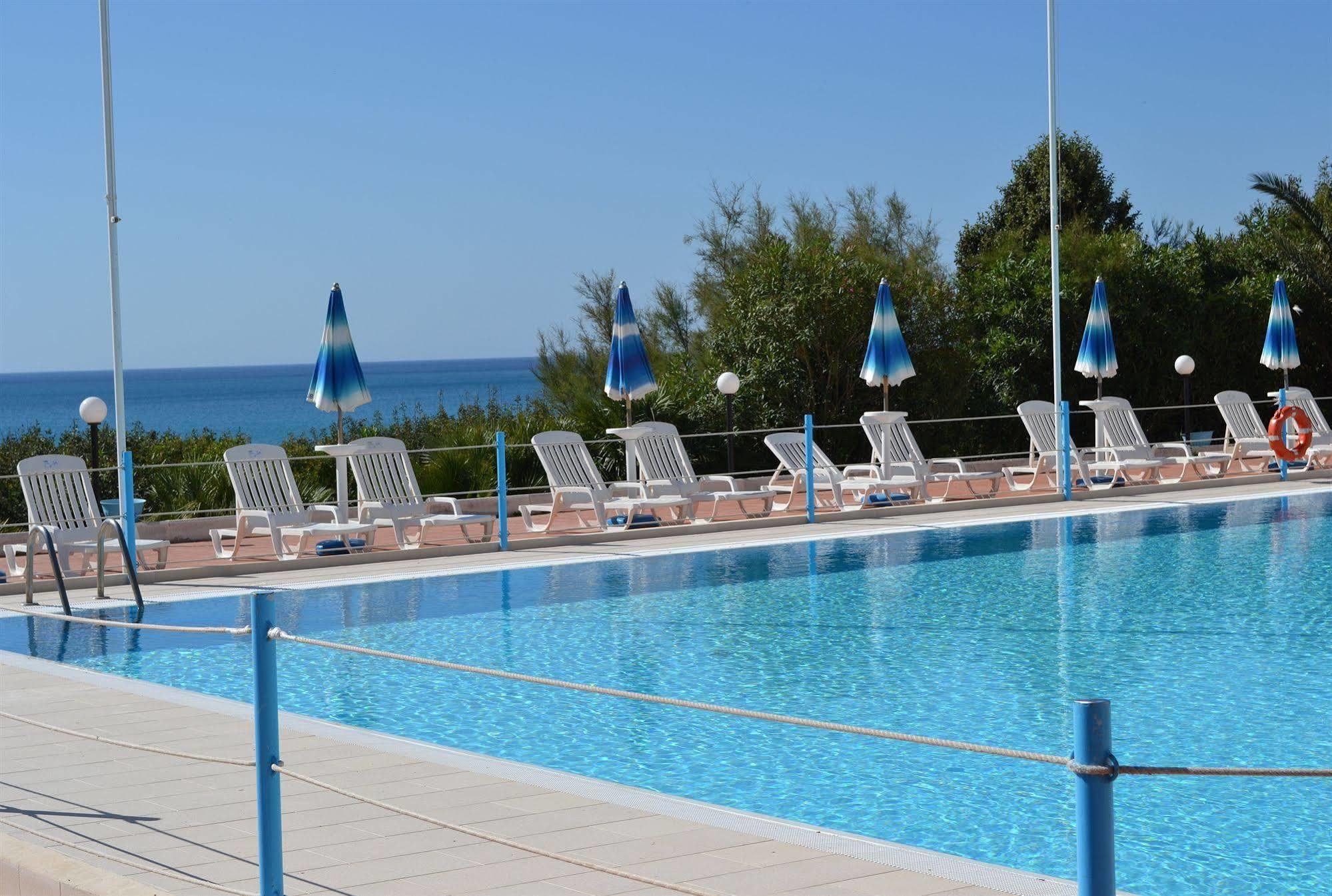 Hotel Club Helios Noto Buitenkant foto