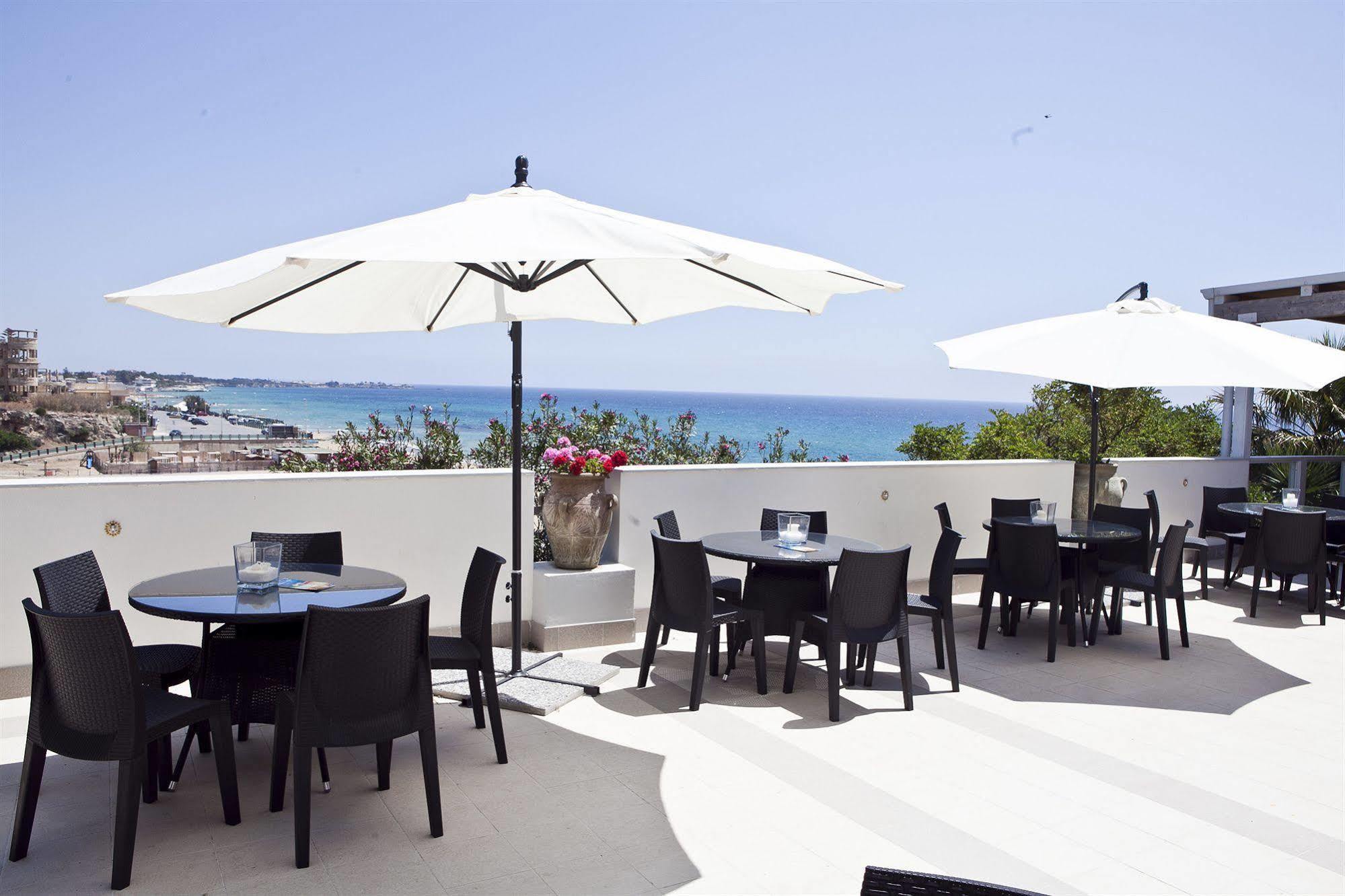 Hotel Club Helios Noto Buitenkant foto