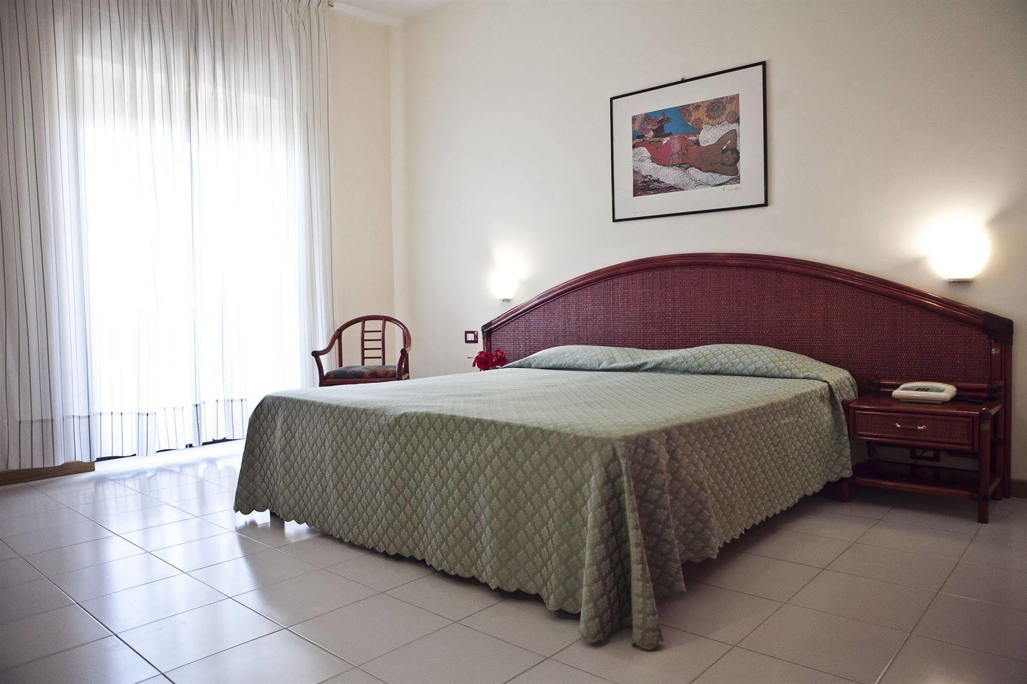 Hotel Club Helios Noto Buitenkant foto