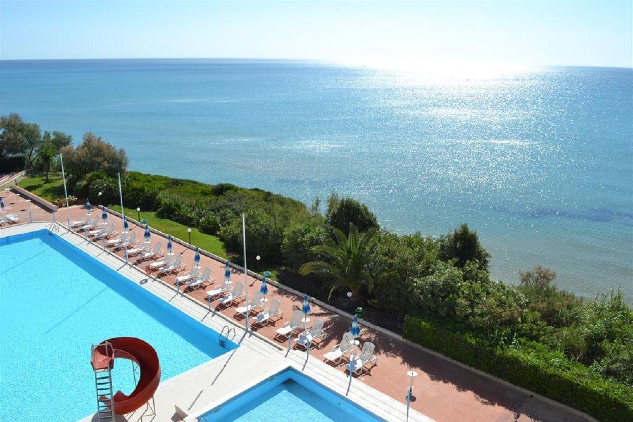 Hotel Club Helios Noto Buitenkant foto