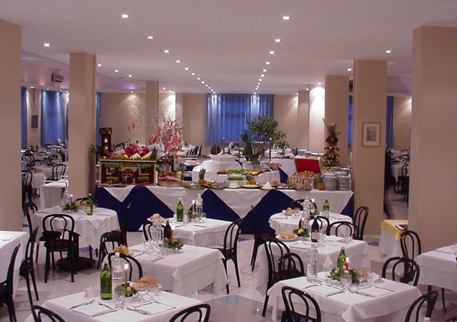 Hotel Club Helios Noto Buitenkant foto